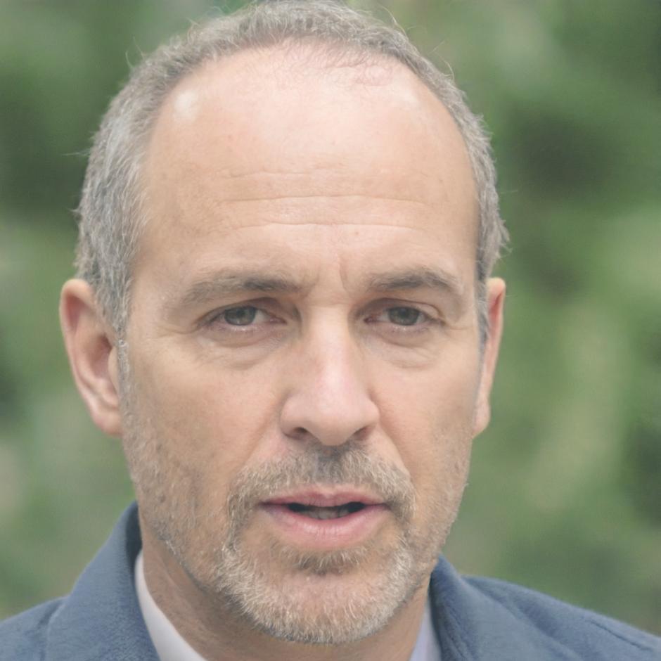 Finnegan Oakesby, Senior Financial Strategist